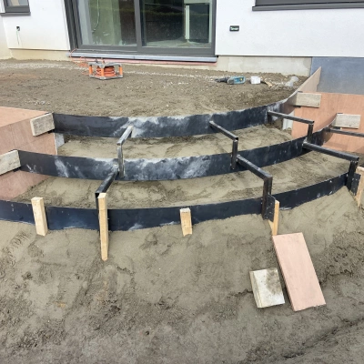 Terras uitgewassen beton met beige kasteelgrind