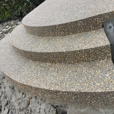 Terras uitgewassen beton met beige kasteelgrind