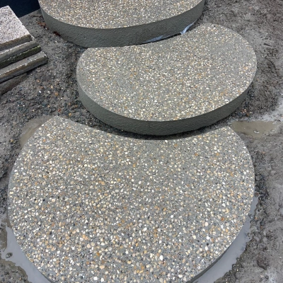 Terras uitgewassen beton met beige kasteelgrind